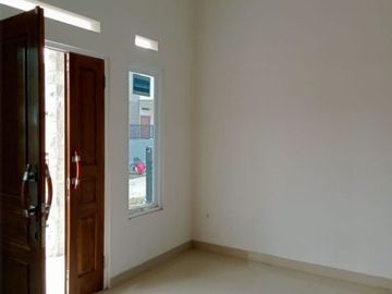 Rumah strategis tanah luas harga murah,row jalan cukup 2 mobil,tunggu apa segera buking