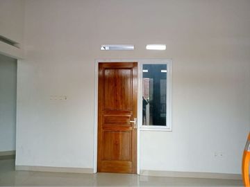 Rumah strategis tanah luas harga murah,row jalan cukup 2 mobil,tunggu apa segera buking