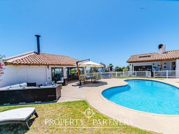 Espectacular casa de 440m2 en condominio Santa Mónica Peñuelas