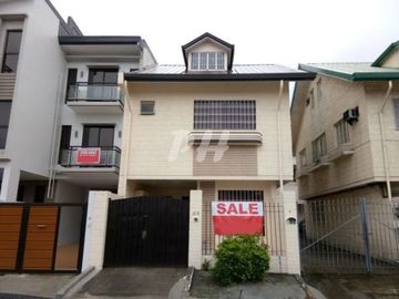 Classic Townhouse For Sale In Teachers Village Q.C PH1074