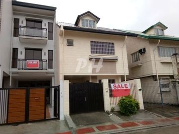 Classic Townhouse For Sale In Teachers Village Q.C PH1074