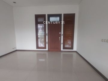 Rumah Nyaman Siap Huni SHM Di Jl Setraduta Kota Bandung