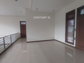 Rumah Nyaman Siap Huni SHM Di Jl Setraduta Kota Bandung