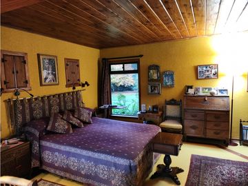 Hermosa casa patronal en parcela de 5000 m2 con borde de rio navegable