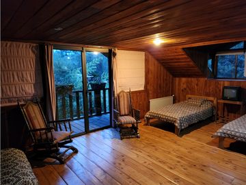 Hermosa casa patronal en parcela de 5000 m2 con borde de rio navegable