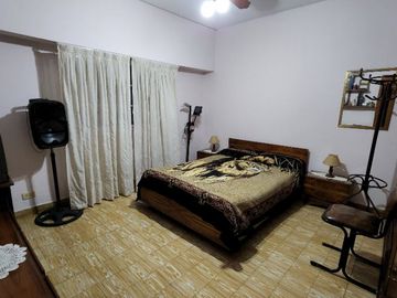 Casa con Departamento en venta en Caseros