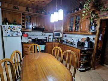Casa con Departamento en venta en Caseros