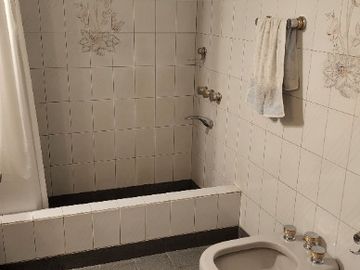 Casa con Departamento en venta en Caseros