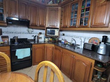 Casa con Departamento en venta en Caseros