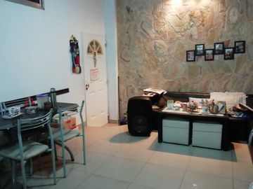 Casa con Departamento en venta en Caseros