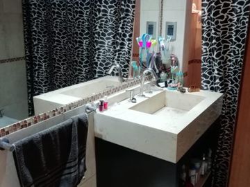 Casa con Departamento en venta en Caseros