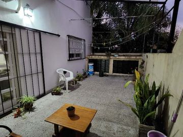 Casa con Departamento en venta en Caseros