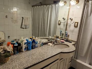 Casa con Departamento en venta en Caseros