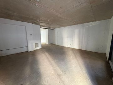 Local comercial de planta libreen obra calle Curico