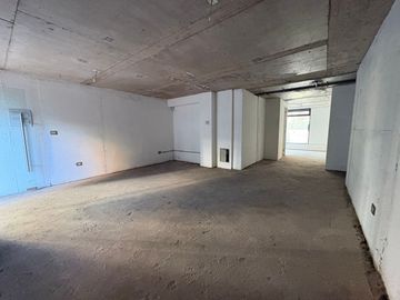 Local comercial de planta libreen obra calle Curico