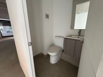 Local comercial de planta libreen obra calle Curico