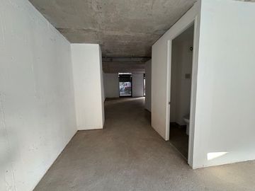 Local comercial de planta libreen obra calle Curico