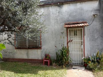 CASA PH AL FRENTE DE 3 AMBIENTES.