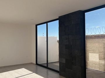 CASA EN VENTA MUY CERCA DE TOWN CENTER Y VIA ATLIXCAYOTL. PARQUE AGUASCALIENTES