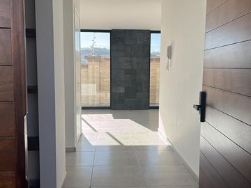 CASA EN VENTA MUY CERCA DE TOWN CENTER Y VIA ATLIXCAYOTL. PARQUE AGUASCALIENTES