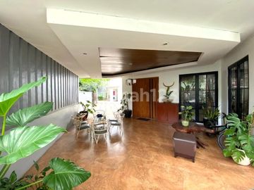 Rumah Dalam Komplek Cinere Luas, Private, Ada Kolam Renang & Rooftop
