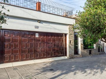 CASA 5 DORM VENTA MACROCENTRO 436M2 AV SAN MARTIN