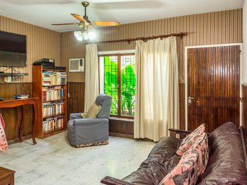 CASA 5 DORM VENTA MACROCENTRO 436M2 AV SAN MARTIN