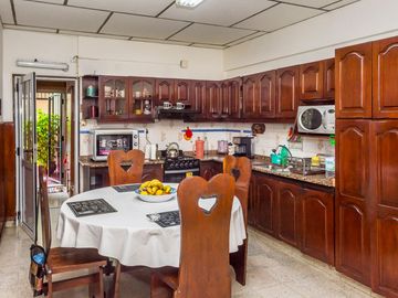 CASA 5 DORM VENTA MACROCENTRO 436M2 AV SAN MARTIN
