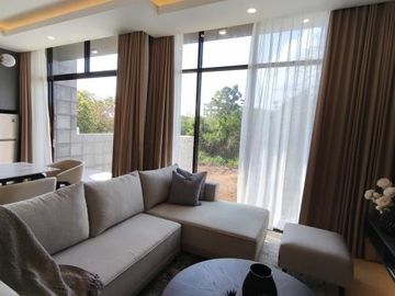 LUXURY LIVING GOLF VILLA — DIRECT GOLF COURSE BACKYARD