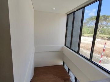 LUXURY LIVING GOLF VILLA — DIRECT GOLF COURSE BACKYARD