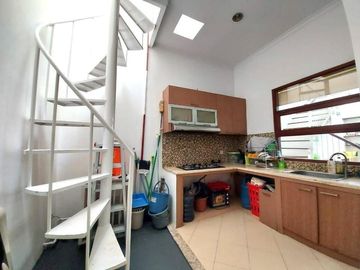 Rumah Full Furnished di Pangkalan Jati Harga 1M-An Dekat MRT