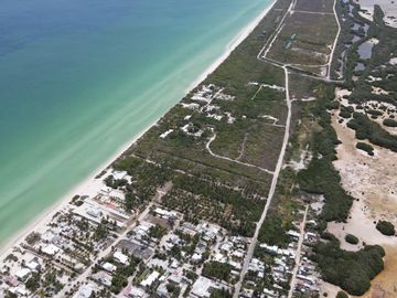 Terreno Frente Al Mar en el Hermoso Pueblo Mágico de Sisal, Ideal para Proyecto Turístico