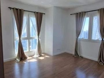 FOR SALE: Two Serendra Sequioa Tower