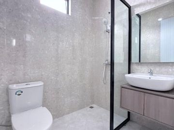 Rumah Modern Full Furnished Dekat MRT Dalam Cluster di Cirendeu