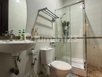Rumah Luas dan Homey di Komplek Elit Bukit Cinere Indah