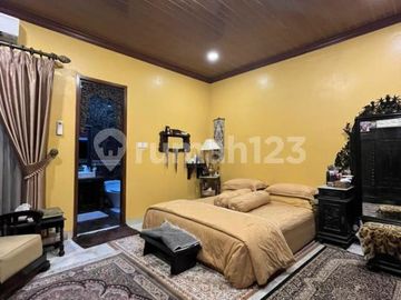 Rumah Luas dan Homey di Komplek Elit Bukit Cinere Indah