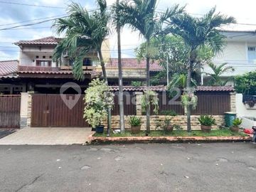 Rumah Luas dan Homey di Komplek Elit Bukit Cinere Indah