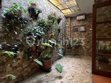Rumah Luas dan Homey di Komplek Elit Bukit Cinere Indah