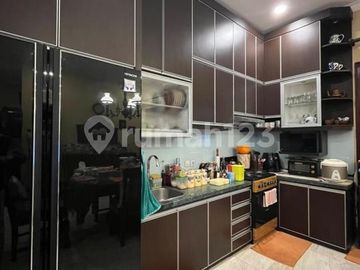 Rumah Luas dan Homey di Komplek Elit Bukit Cinere Indah