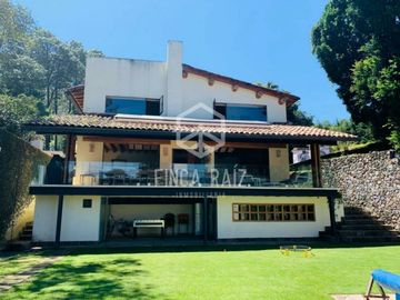 En venta hermosa casa en Avándaro.