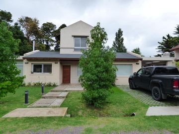 Casa  en venta en Villa Elisa - Barrio Las muñecas- Dacal Bienes Raíces
