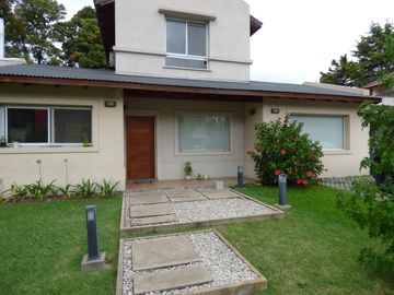 Casa  en venta en Villa Elisa - Barrio Las muñecas- Dacal Bienes Raíces