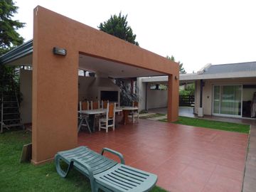 Casa  en venta en Villa Elisa - Barrio Las muñecas- Dacal Bienes Raíces