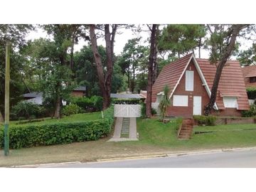 Casa Alpina en venta. Lote esq. de 700m2!!!