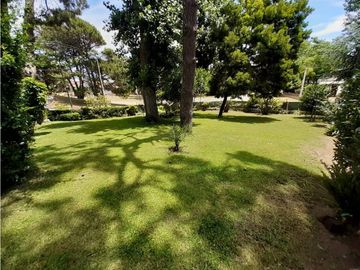 Casa Alpina en venta. Lote esq. de 700m2!!!