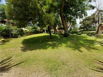 Casa Alpina en venta. Lote esq. de 700m2!!!