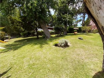 Casa Alpina en venta. Lote esq. de 700m2!!!