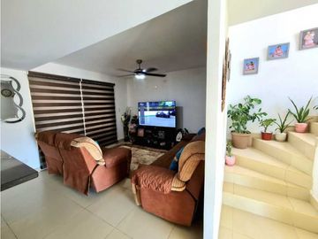 VENDO CASA EN LA CHORRERA BARRIO COLON VILLA REAL 3R
