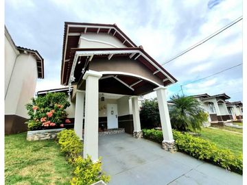 VENDO CASA EN LA CHORRERA BARRIO COLON VILLA REAL 3R