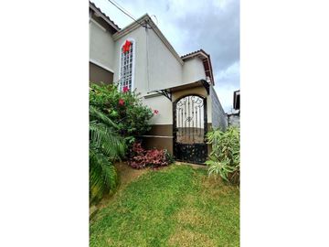 VENDO CASA EN LA CHORRERA BARRIO COLON VILLA REAL 3R